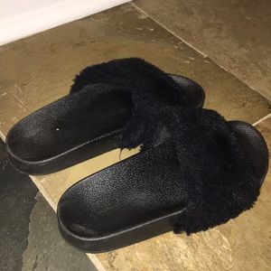 black furry slip on slippers size 6